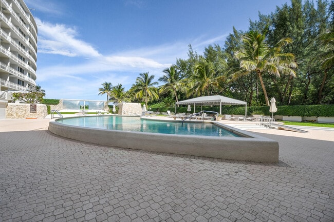 Building Photo - 2774 S Ocean Blvd