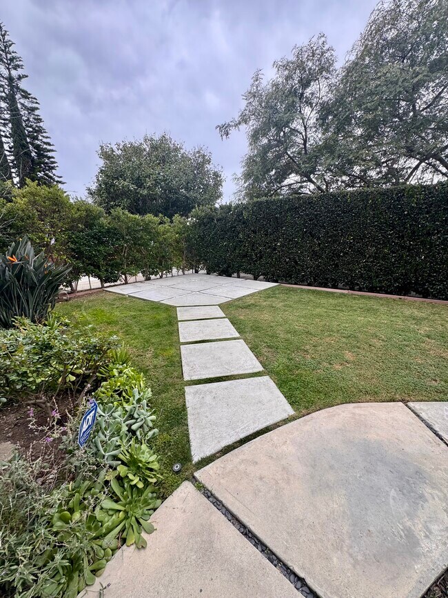 Building Photo - 1426 Hauser Blvd