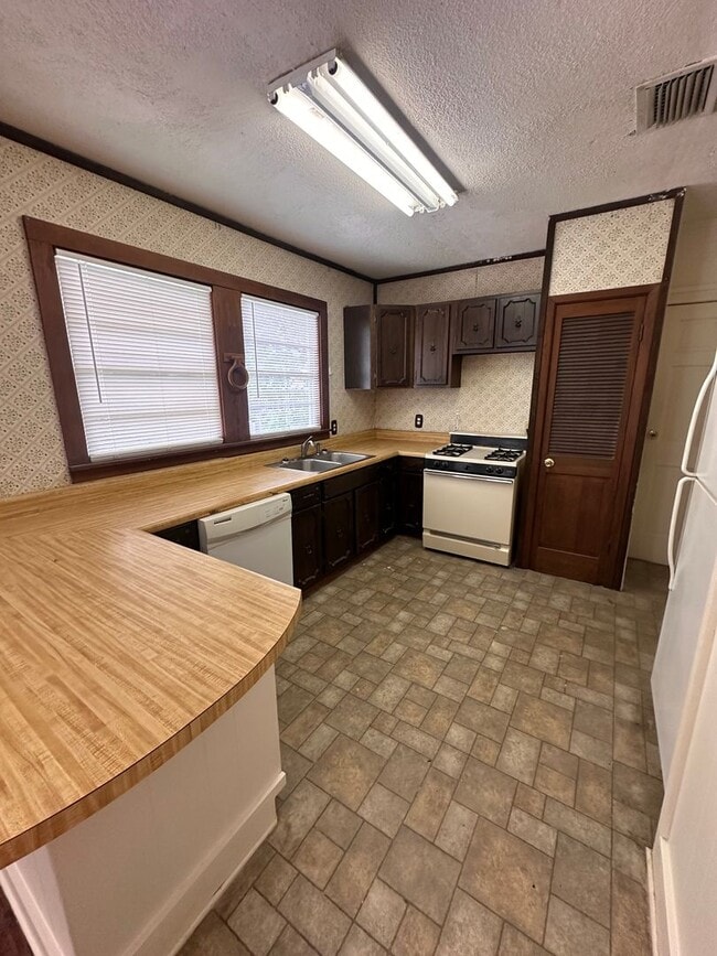 Building Photo - Welcome to Historic Highland - 1 bed 1 Bath