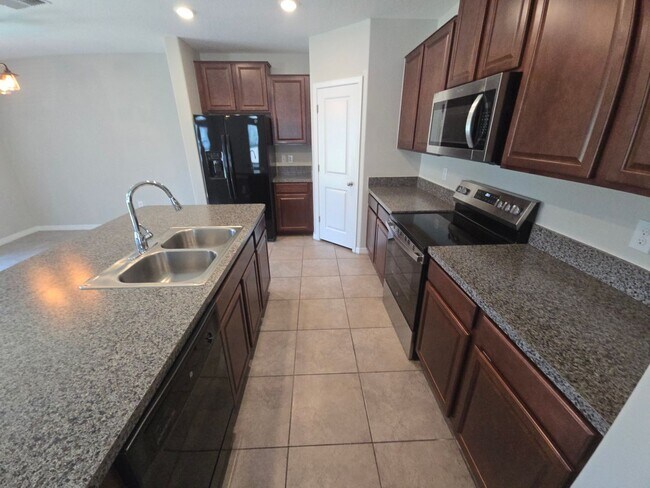 Building Photo - Gorgeous 4-Bedroom, 2.5-Bathroom Home in R...