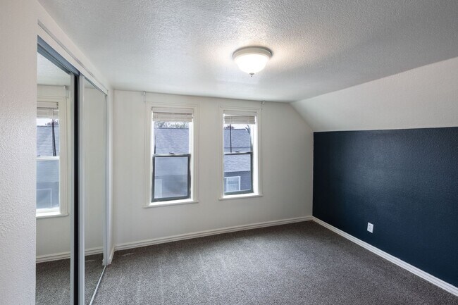 Building Photo - 508 E 13th St