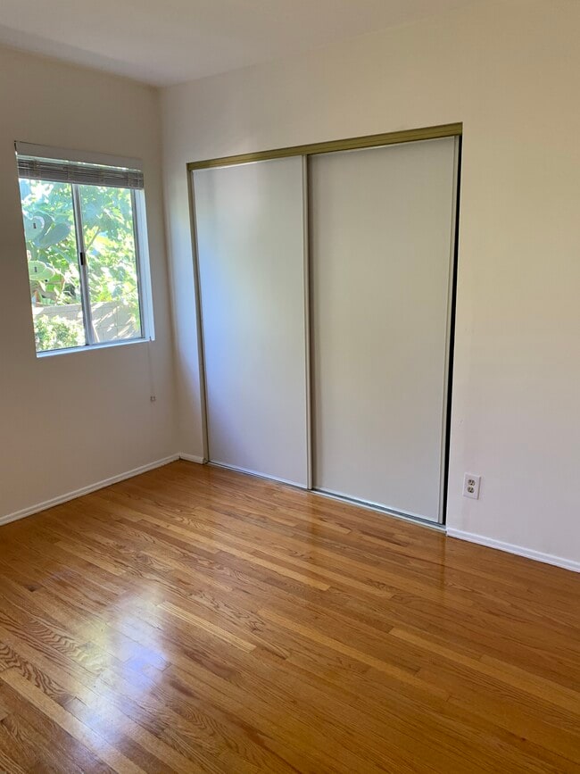 Building Photo - 10760 Russett Ave