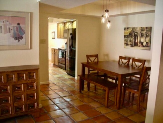 Building Photo - 4303 E Cactus Rd