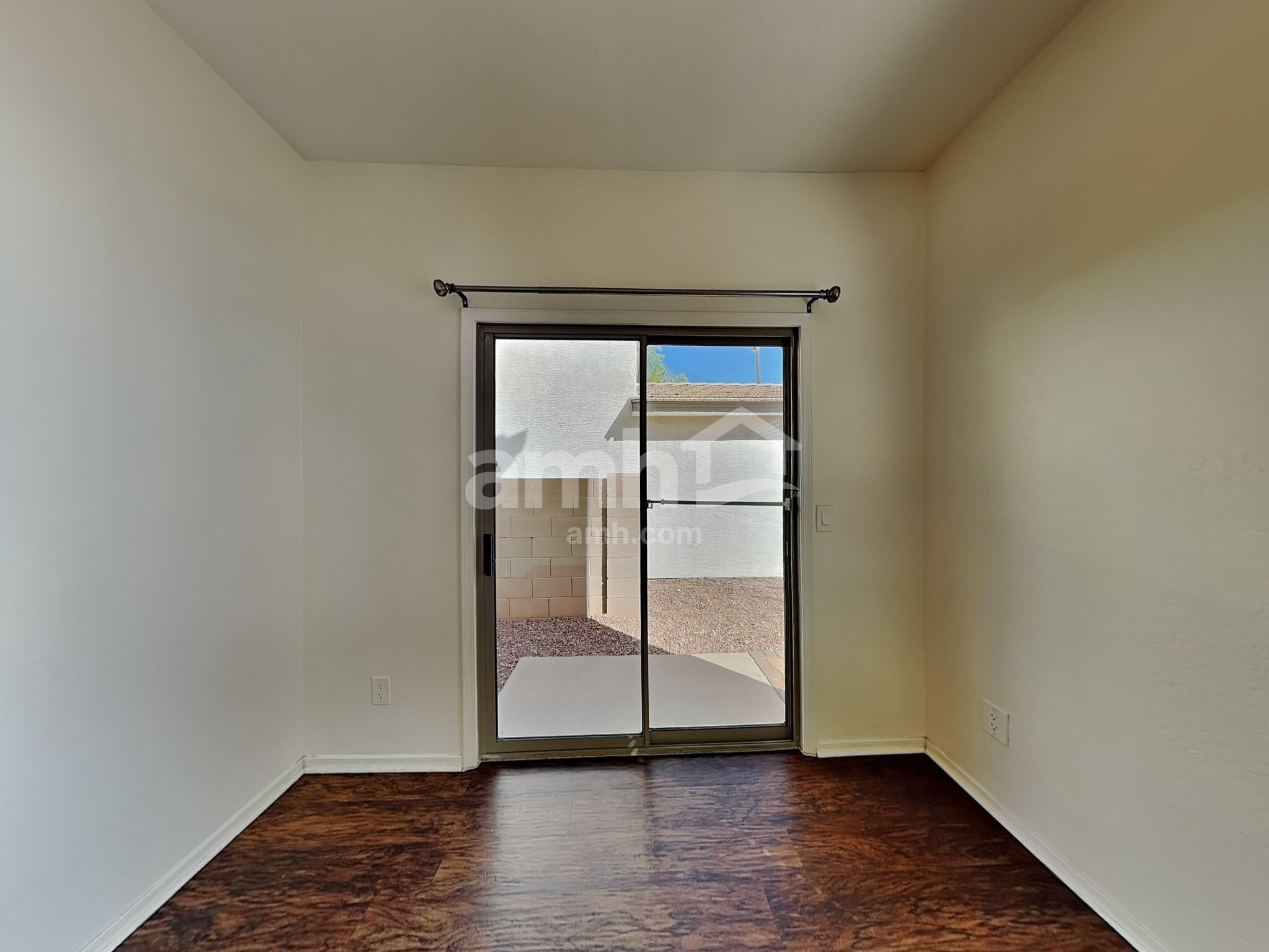 Building Photo - 4647 E Laurel Ave