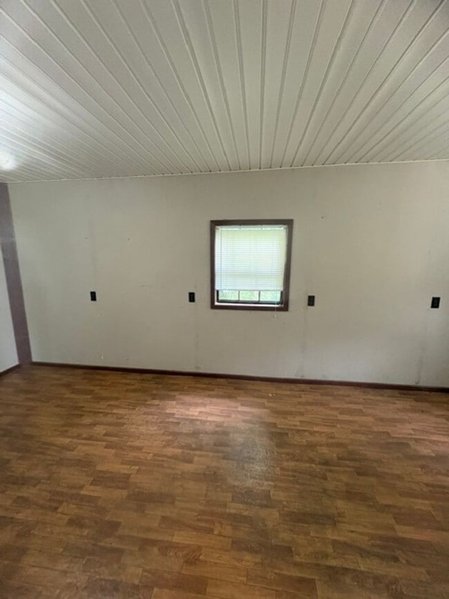 Building Photo - Renovated 3 Bedroom 1.5 Bath Home for Rent!
