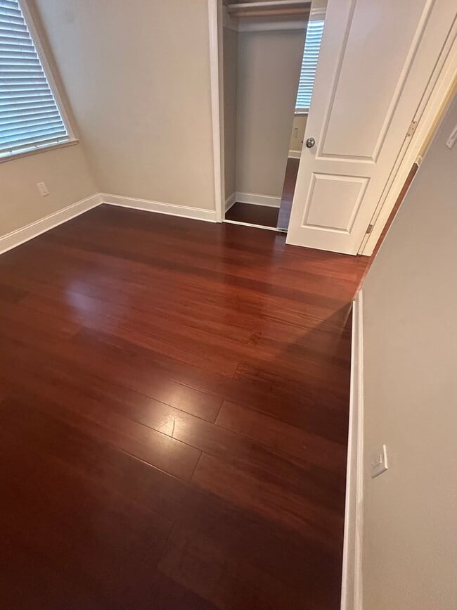 Building Photo - Gorgeous, 3 bedroom, 2.5 bath home, ready for move in