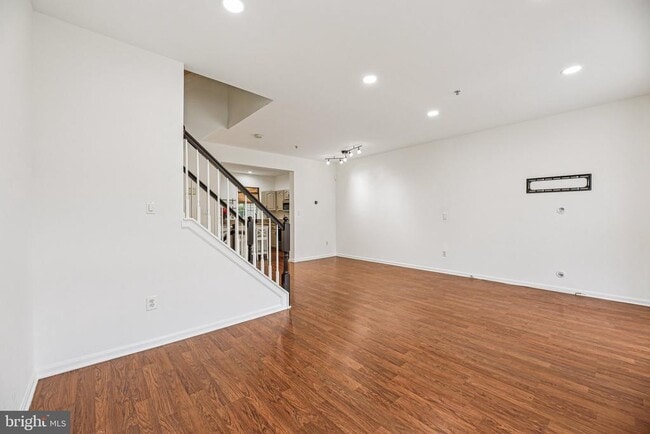 Building Photo - 633 Baystone Ct