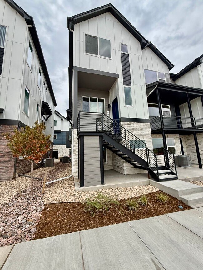 Building Photo - NEW CONSTRUCTION Gorgeous 2 Bedroom in clo...