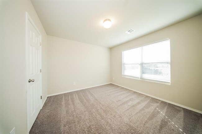 Building Photo - 5211 Mac Rd