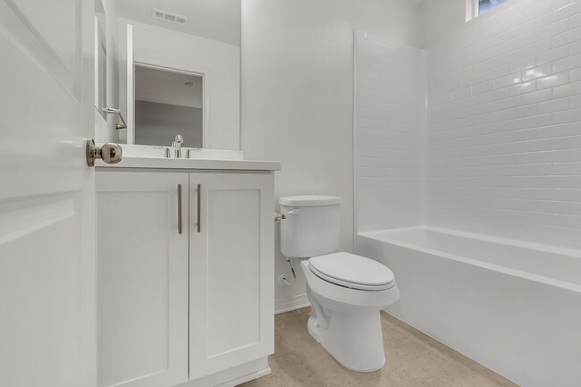 Building Photo - 1520 W 1st St