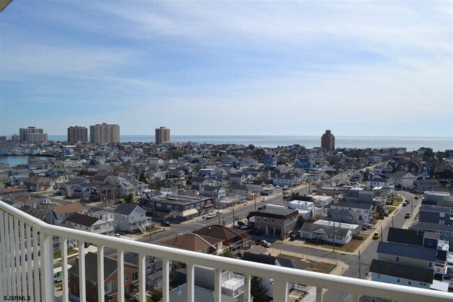 Building Photo - 236 N Derby Ave