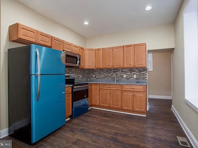 Building Photo - Updated 3 Bedroom Rental in Brewerytown wi...