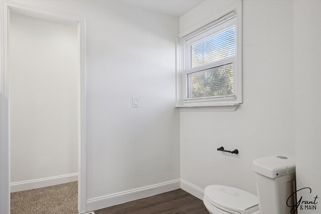 Building Photo - 4 bedroom $1550