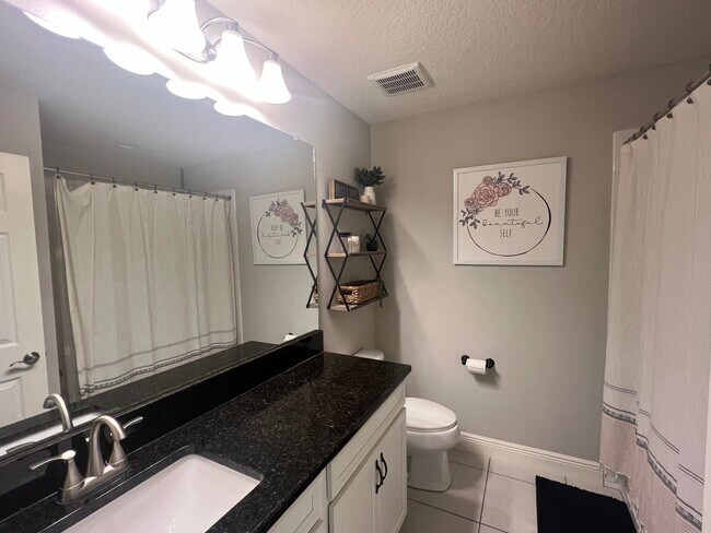 Building Photo - 4 Bedroom / 2.5 Bath House