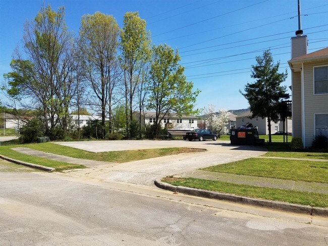 Building Photo - 2705 Lantern Walk SE