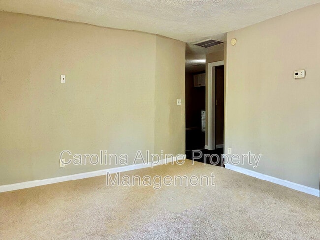 Building Photo - 1508 W Walnut Ave