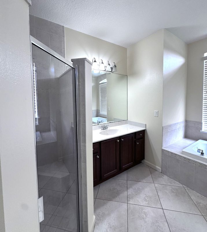 Building Photo - 6025 NW Wolverine Rd