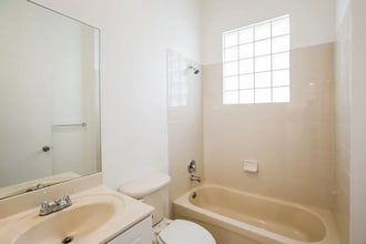 Building Photo - 9137 Grand Canal Dr