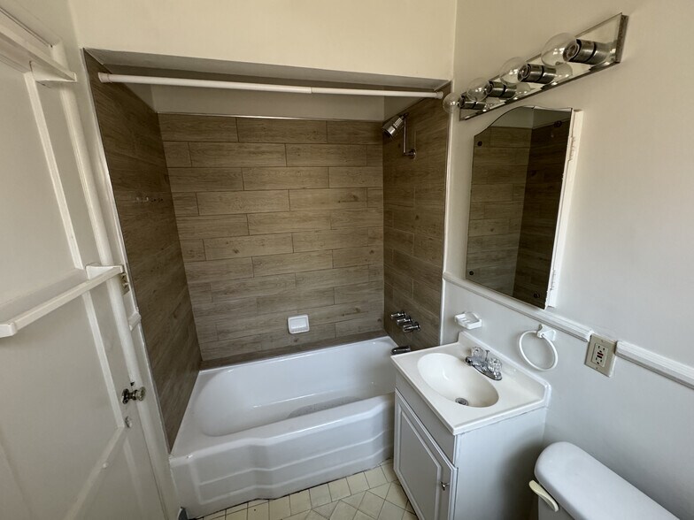 Building Photo - 11653 Magnolia Blvd