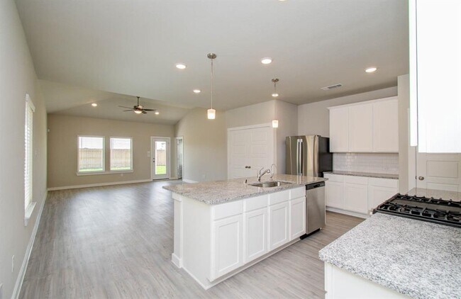 Building Photo - 21611 Sandy Dune Dr