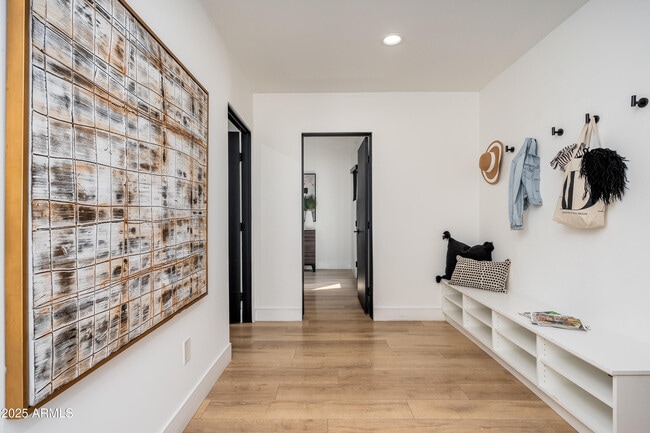 Building Photo - 4421 E Earll Dr