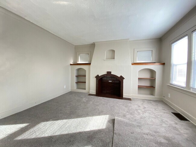 Building Photo - 261 Vine St