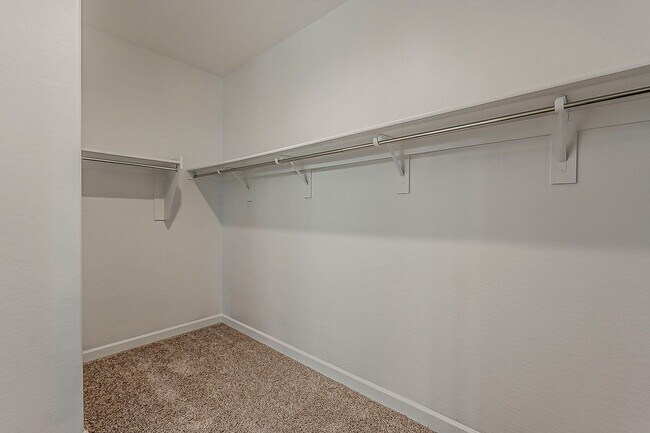 Building Photo - Spacious New-Build Family Home!