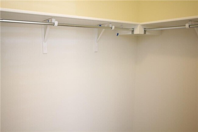 Building Photo - Beautiful one story brick home!