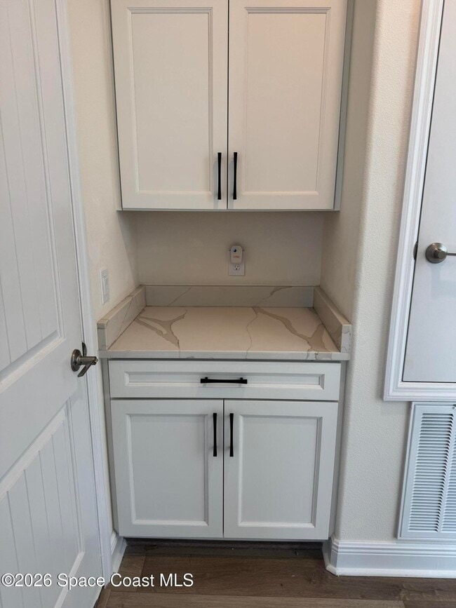 Building Photo - 1493 Killian Dr