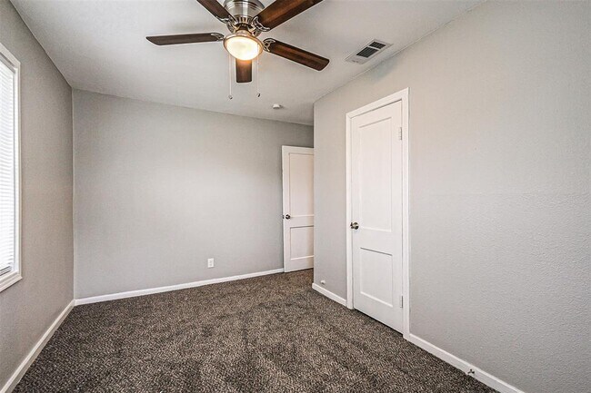 Building Photo - 1539 Pleasantville Dr