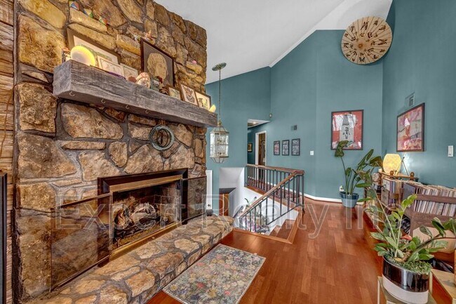 Building Photo - 373 Laredo Dr