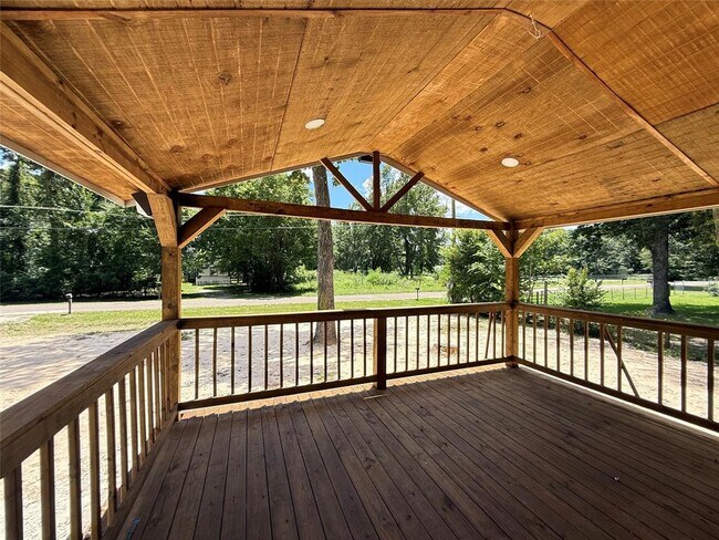 Building Photo - 16767 Oak Knoll Dr