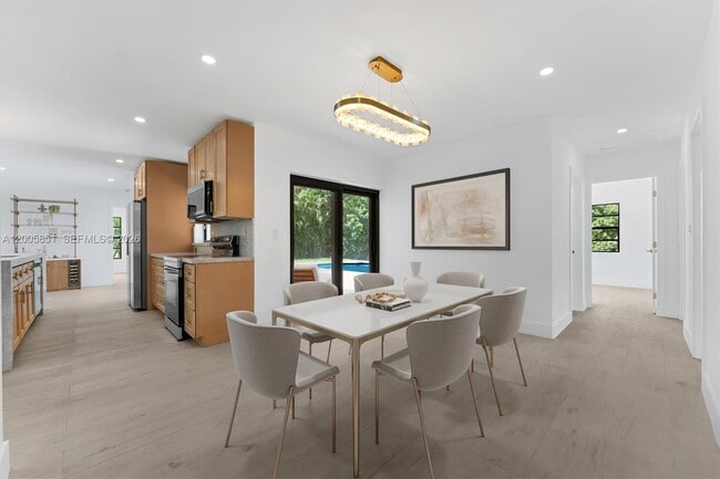 Building Photo - 401 SW 63rd Terrace