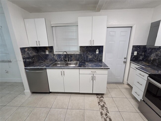 Building Photo - 9100 SW 95th Ave