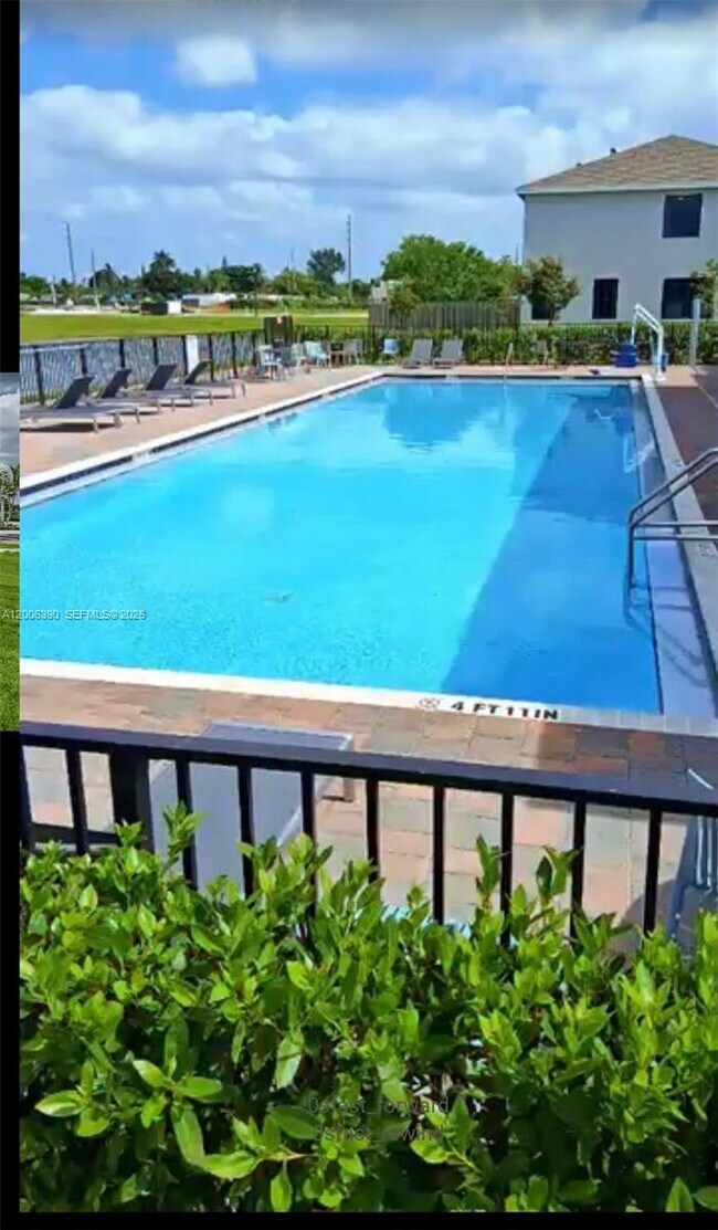 Building Photo - 441 NE 13th St