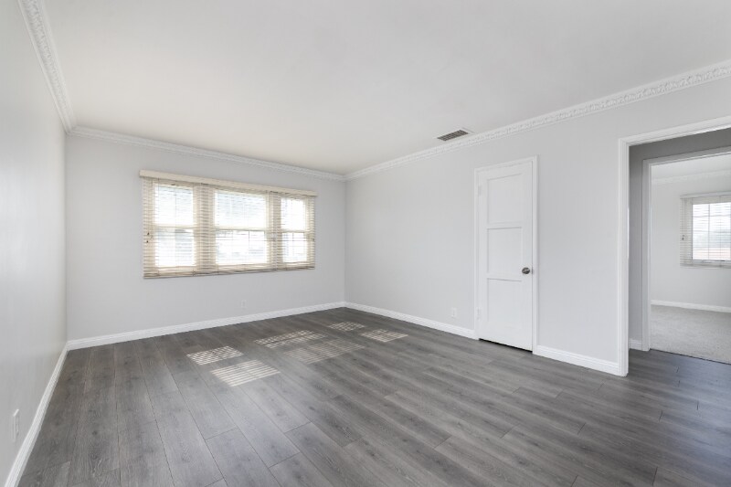 Building Photo - 2145 W 104th St