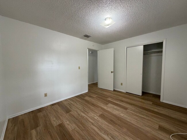 Building Photo - 2 bed/ 1 bath in Plant City