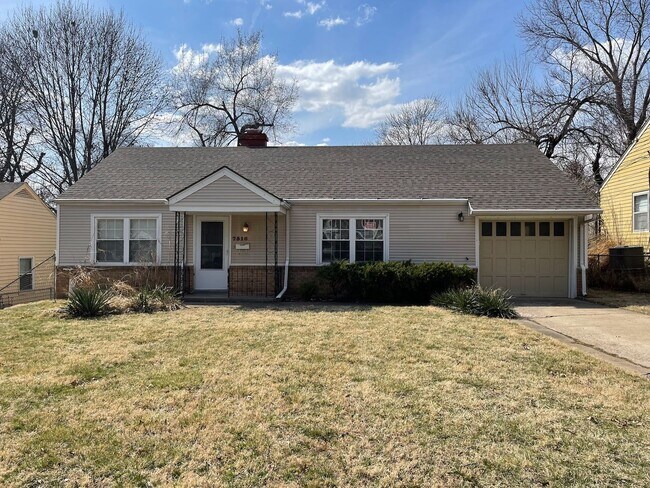 Building Photo - {7516} Prairie Village Ranch | Fenced Backyard | 1 car garage