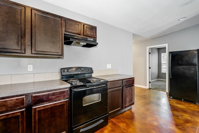 Building Photo - Spacious Duplex Near St. Joe