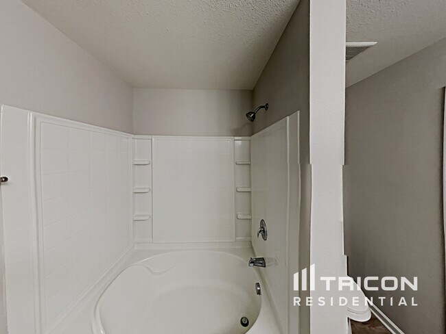Building Photo - 306 Walnut Crossing Dr