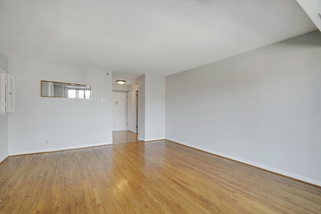 Building Photo - 1600 N Oak St