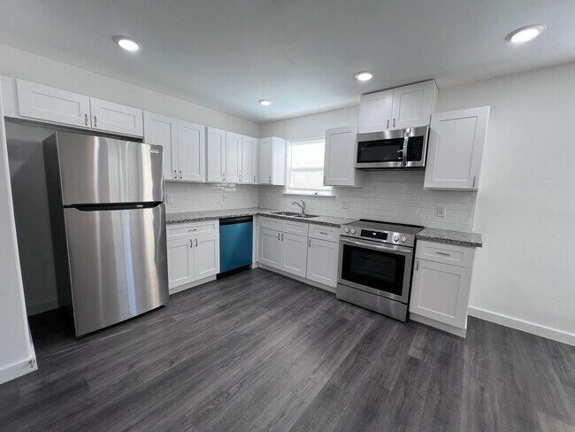 Building Photo - For Lease | 3 Bed, 2 Bath |1,168Sq Ft