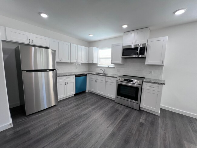 Building Photo - Updated 3-Bedroom Townhome for Rent in Eas...
