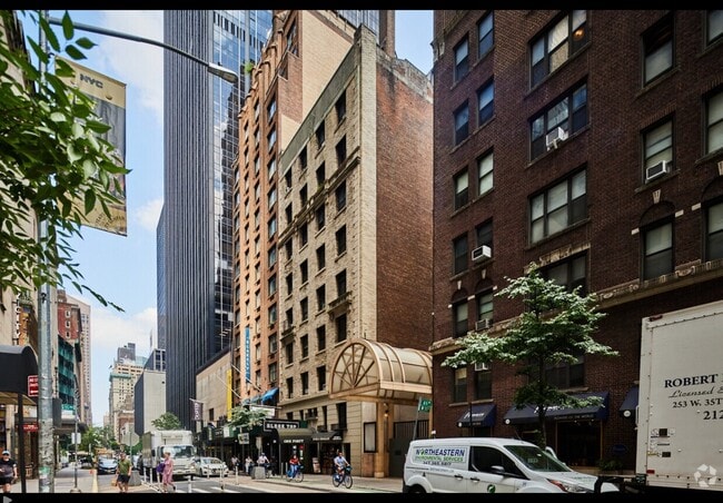 Building Photo - 140 W 55th St