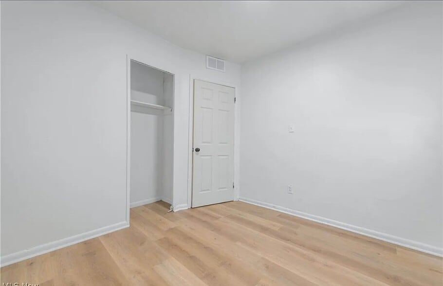 Building Photo - 3890 E 143rd St