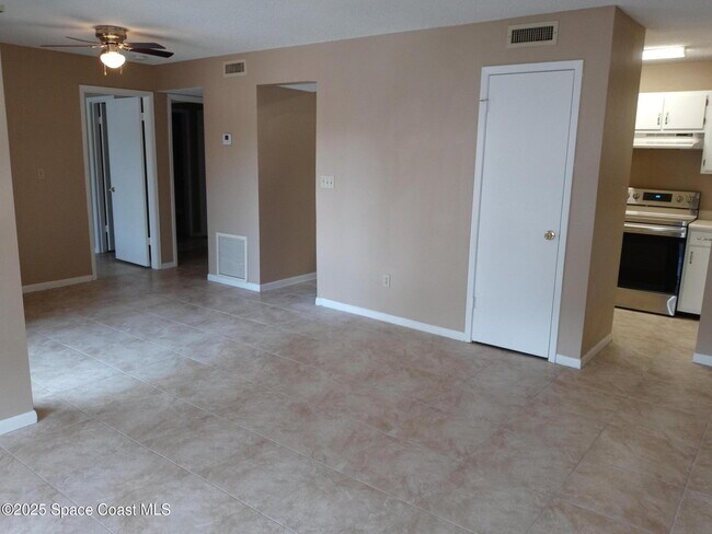 Building Photo - 3550 Sable Palm Ln