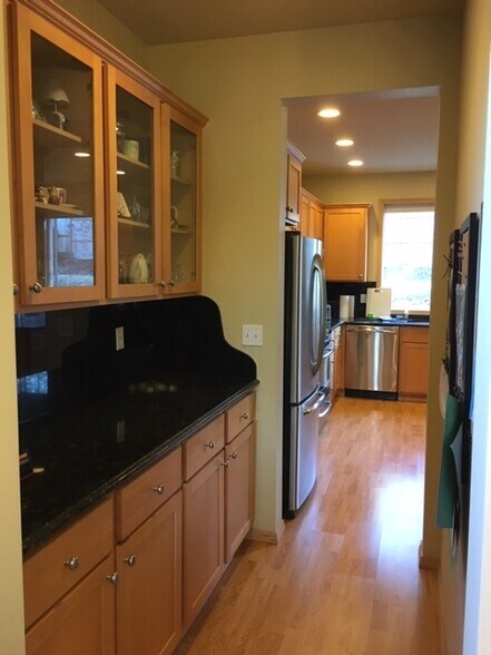 Building Photo - 3505 NE 140th St