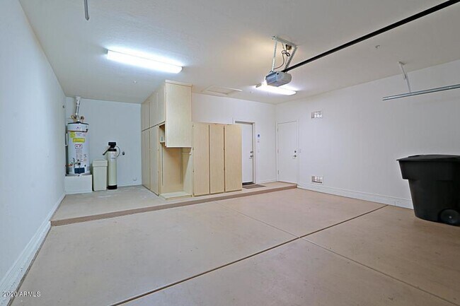 Building Photo - 9311 E Cavalry Dr