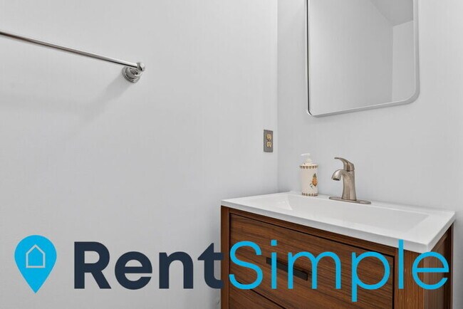 Building Photo - 13136 Ashnut Ln