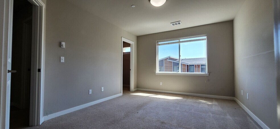 Building Photo - 16021 Manor Way